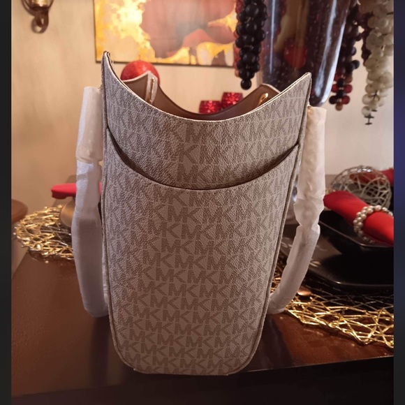 Brand new Michael kors purse never has been used - Picture 5 of 7